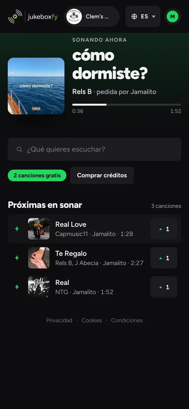 La pantalla que ve el cliente al escanear el QR: la cola del local y el buscador de canciones